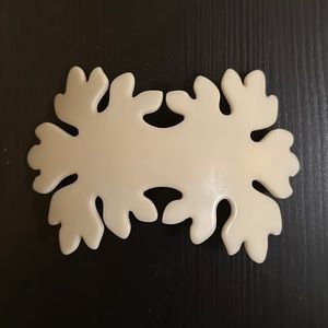 Large cream hair clip